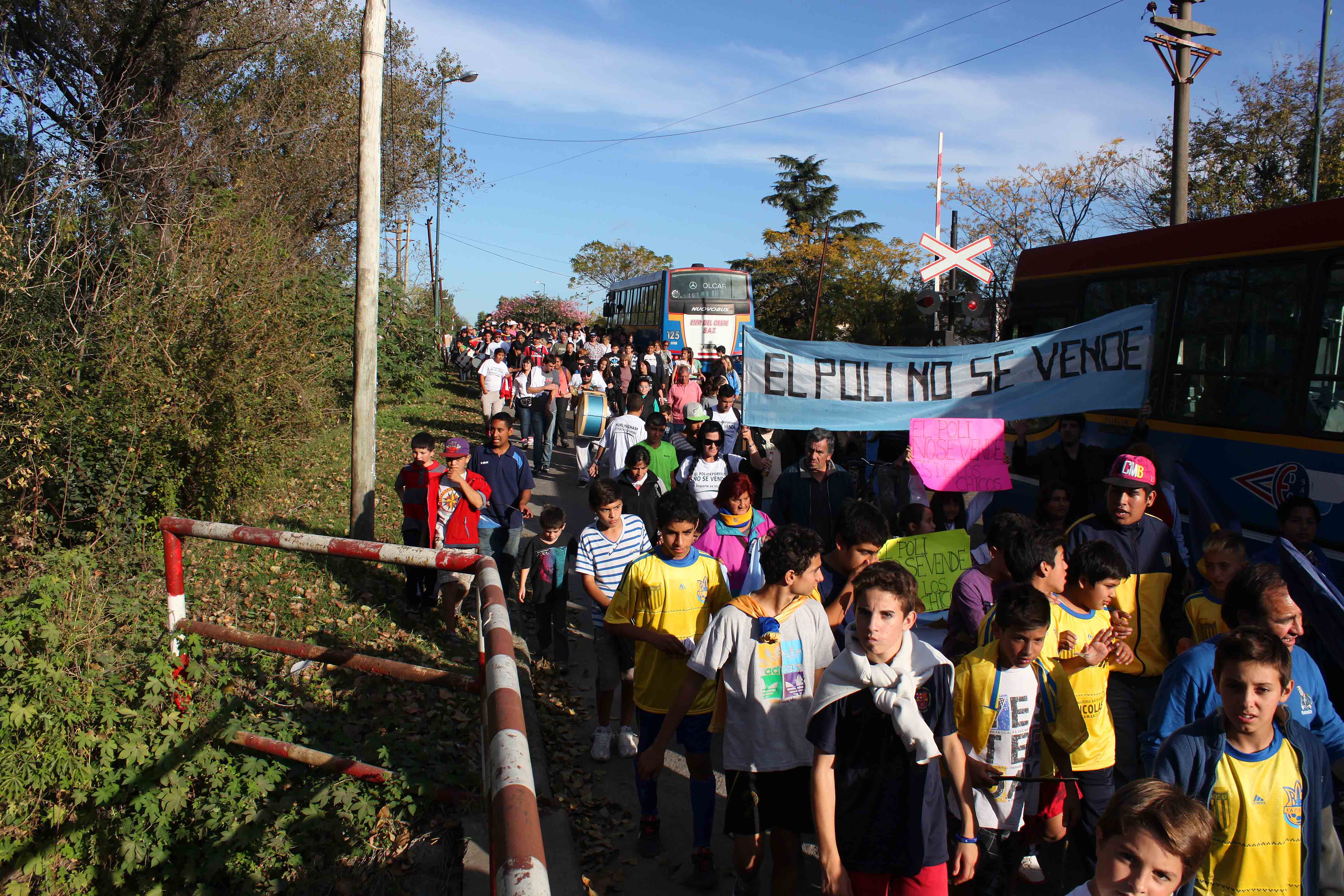 Hurlingham se movilizó para impedir la venta del Polideportivo