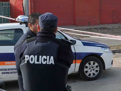 Hurlingham: un hombre forcejea con ladrones y resulta baleada su esposa