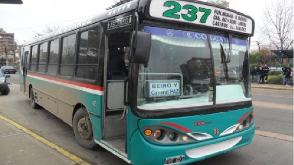 La línea 237 dejó de funcionar: 350 empleados por paro indeterminado