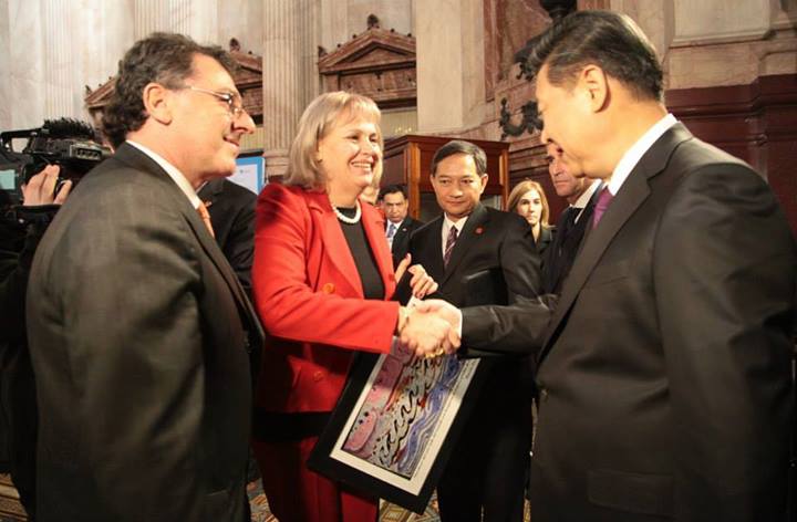 Eslaiman mantuvo un encuentro con el presidente de China