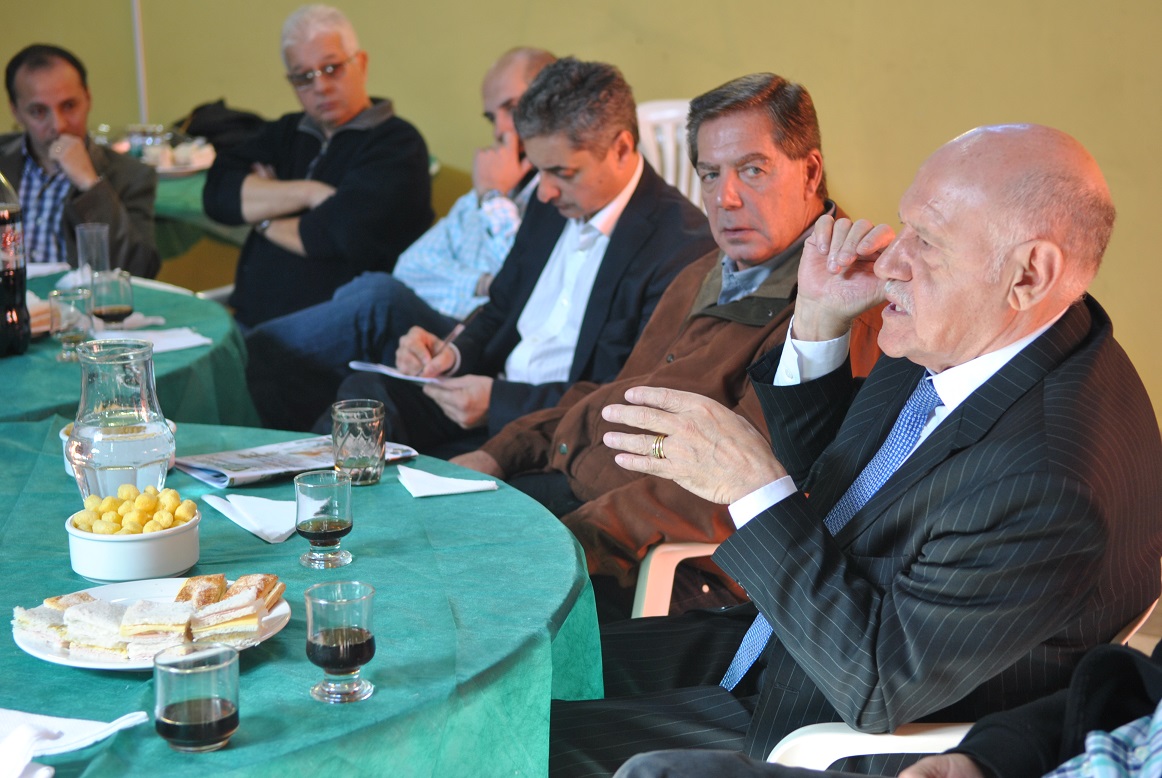 Luis Acuña visitó a comerciantes en ACIPH