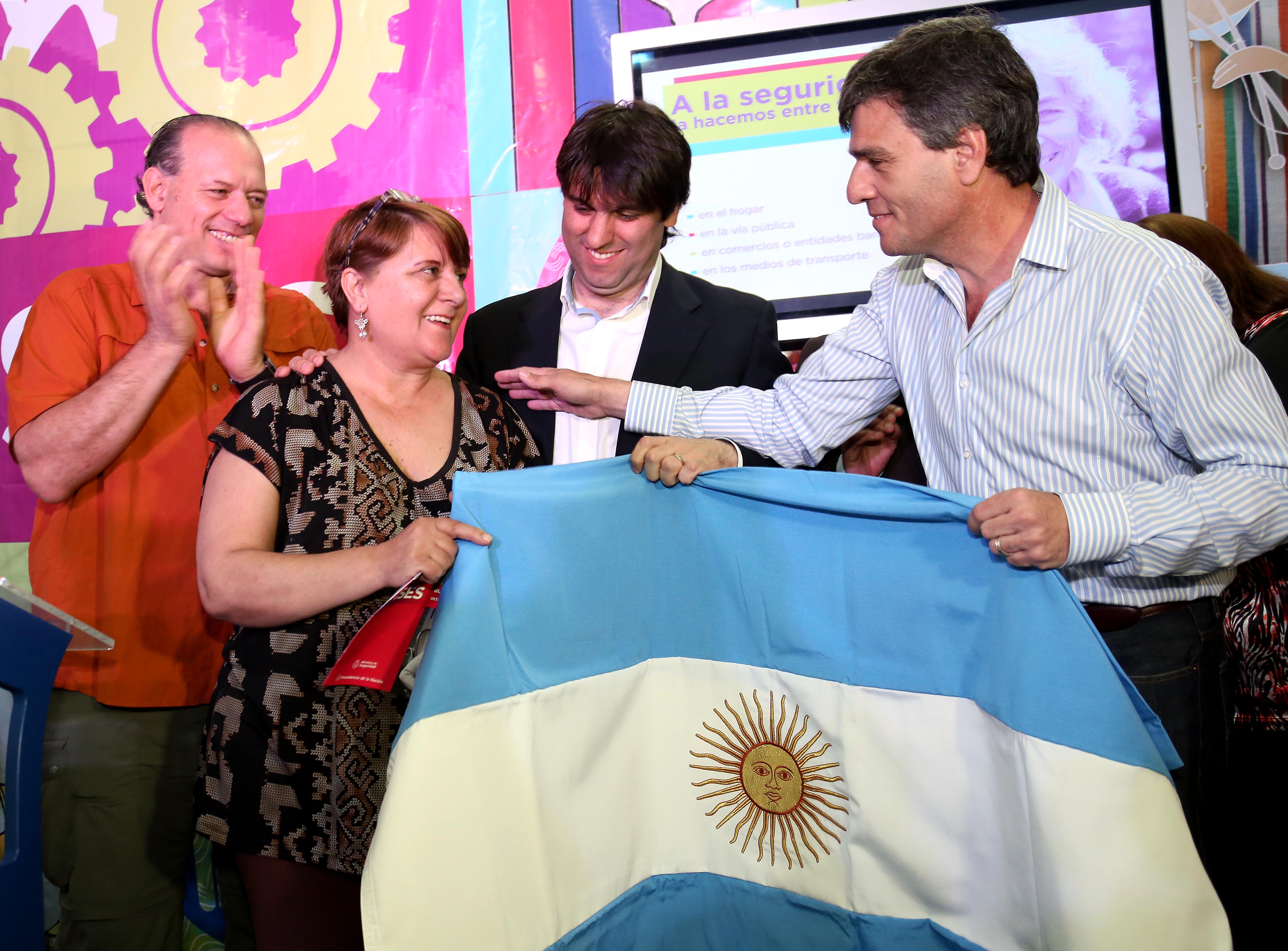 Presentaron una guía para la seguridad de los abuelos Presentaron la guia para la seguridad de los abuelos Zabaleta-Berni-Bossio