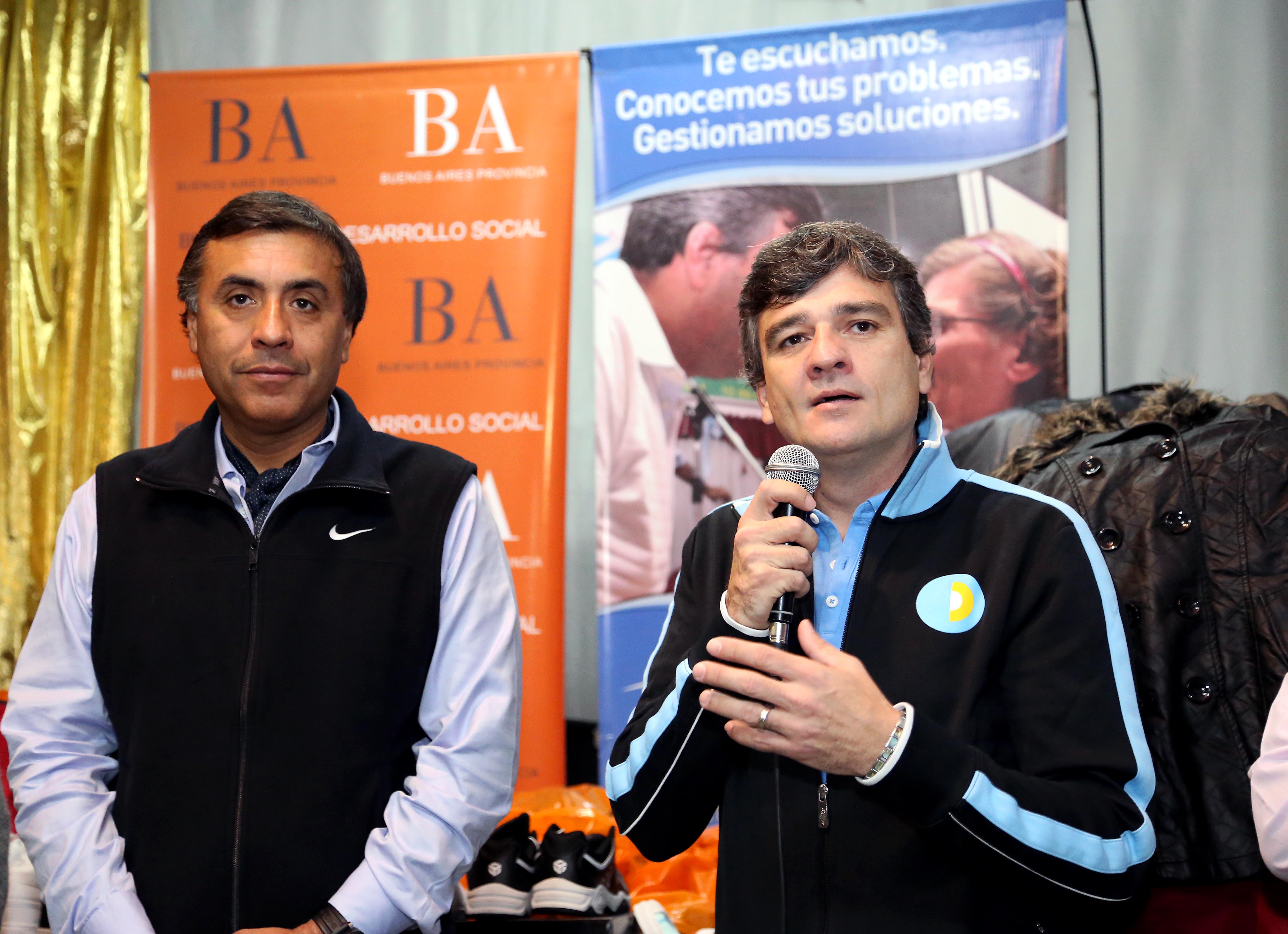 Zabaleta y Aparicio recorren obras de la UPA 24 horas en Villa Tesei Juan Zabaleta y Eduardo Aparicio en Hurlingham