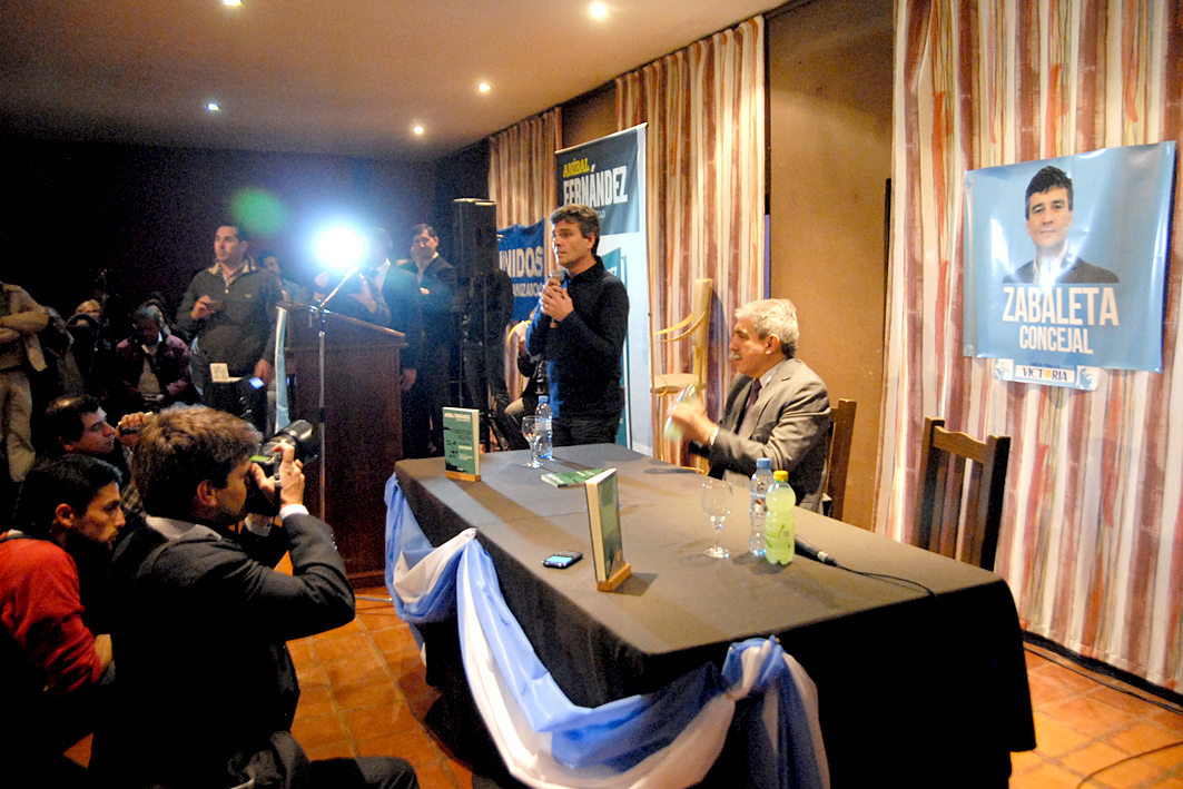 Aníbal Fernández estuvo en Hurlingham y presentó su libro Anibal Fernandez en Hurlingham