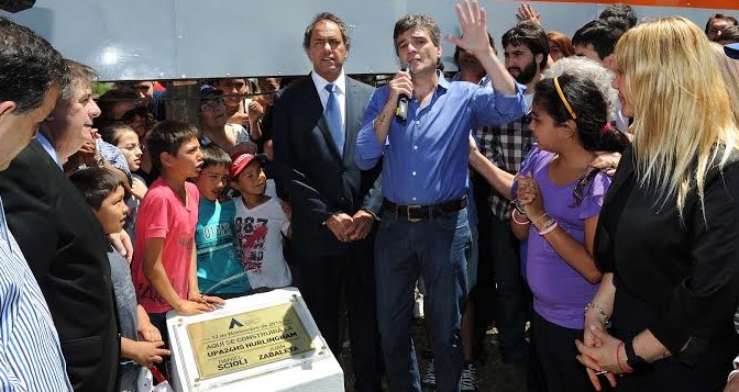 Zabaleta: «Uno triunfa cuando resuelve problemas que la gente vive día a día» Scioli recorrió Hurlingham con Zabaleta