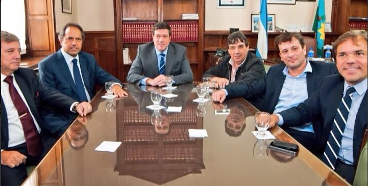 Felicidad en la Gobernación por la Ley de Paritarias Municipales Scioli y Mariotto celebran Ley de paritarias Municipales