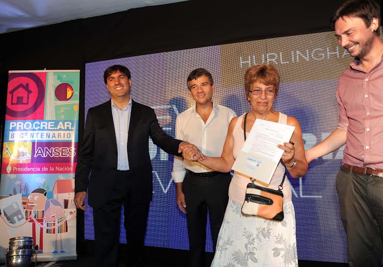 Bossio estuvo en Hurlingham y entregó nuevas jubilaciones Zabaleta y Bossio entrega jubilaciones