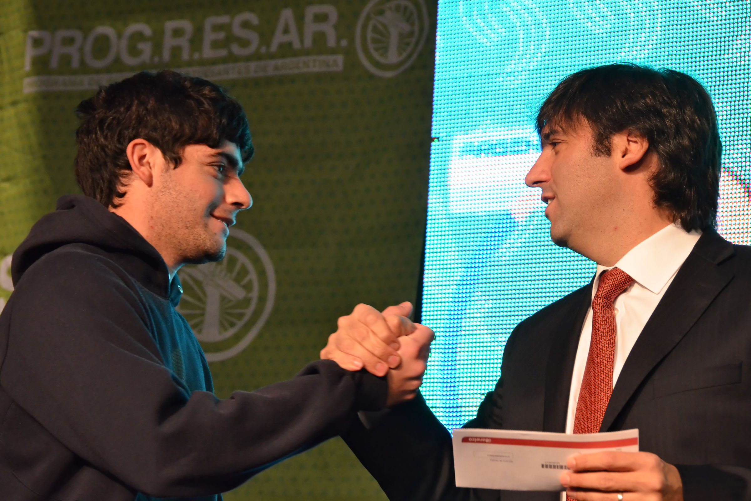 En Hurlingham, 1888 jóvenes cobrarán PROGRESAR con el 50% de aumento en abril