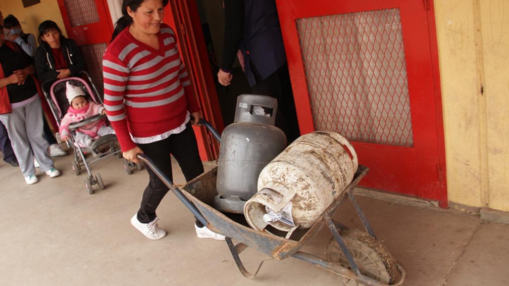 En Hurlingham, 1696 familias reciben el subsidio para garrafas