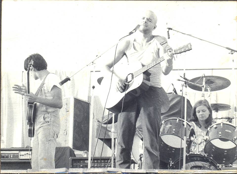 Movida en 9 de mayo, por Luca y Sokol en la identidad de Hurlingham