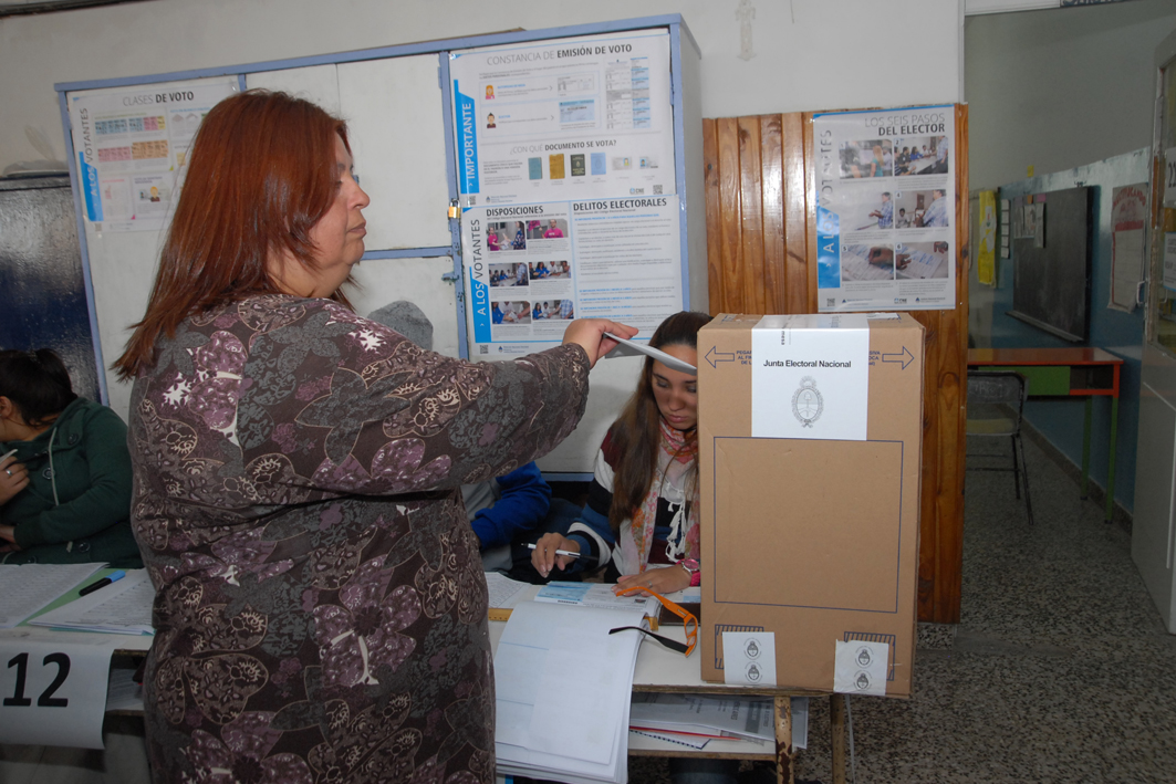 Mónica López: «La gente está votando muy tranquilamente» Mónica López candidata a intendente por Progresistas