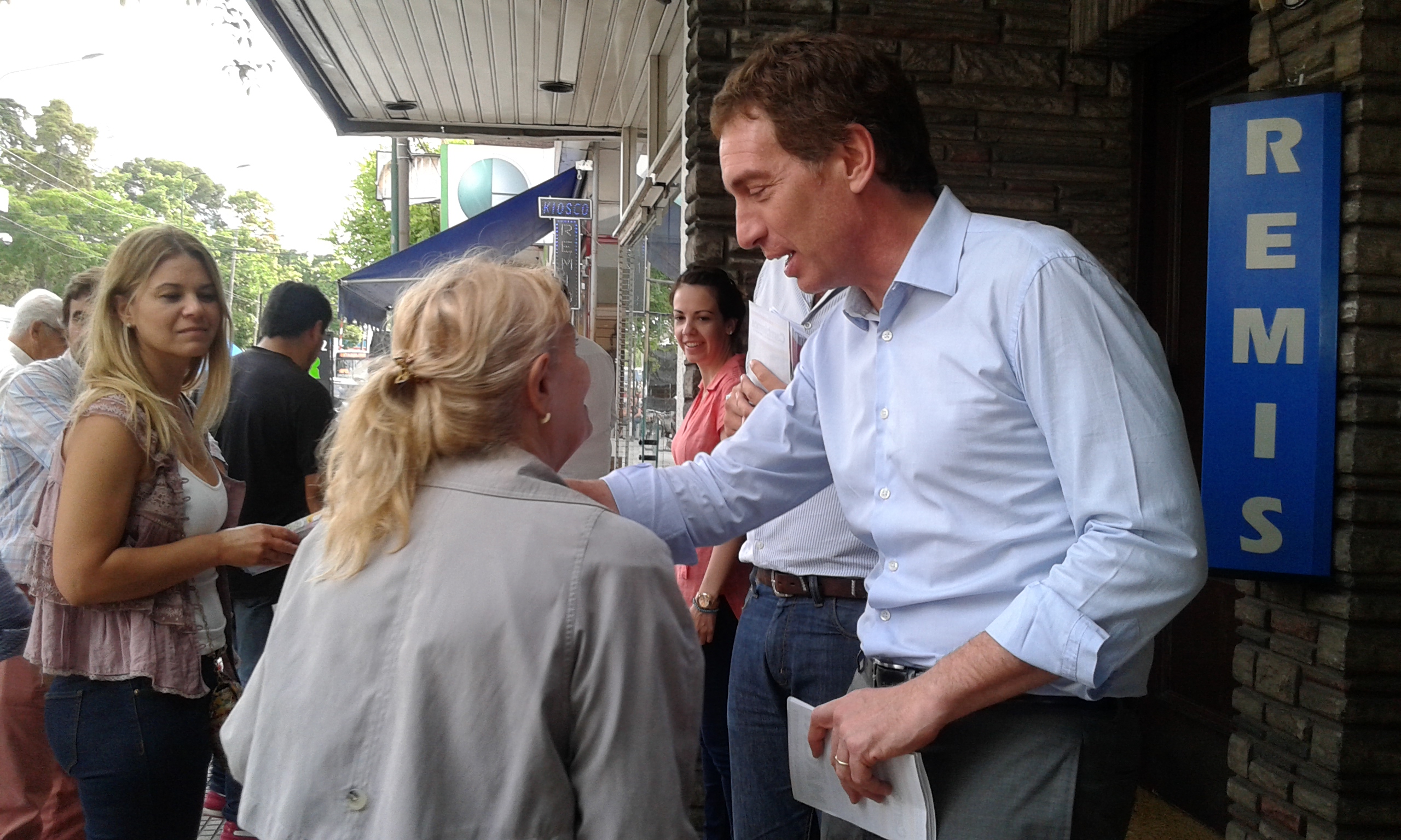 Santilli hizo campaña por Macri junto a Delfino Santilli en Hurlingham