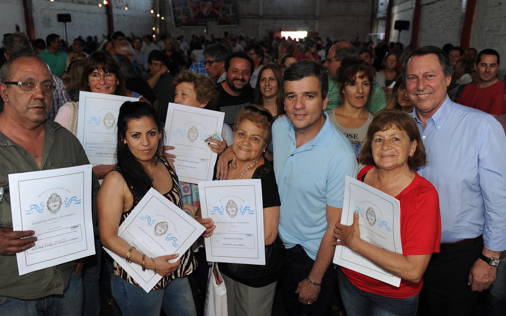 Zabaleta y Casal entregaron escrituras a 100 familias de Hurlingham Zabaleta y Casal en entrega de escrituras