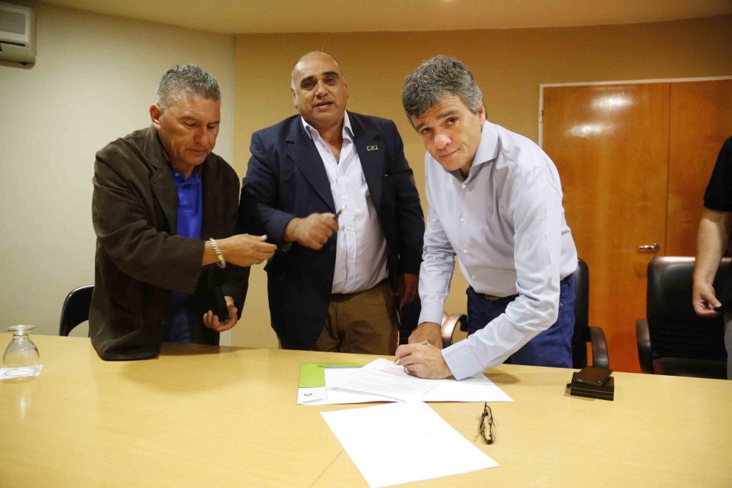 Zabaleta firma de convenio