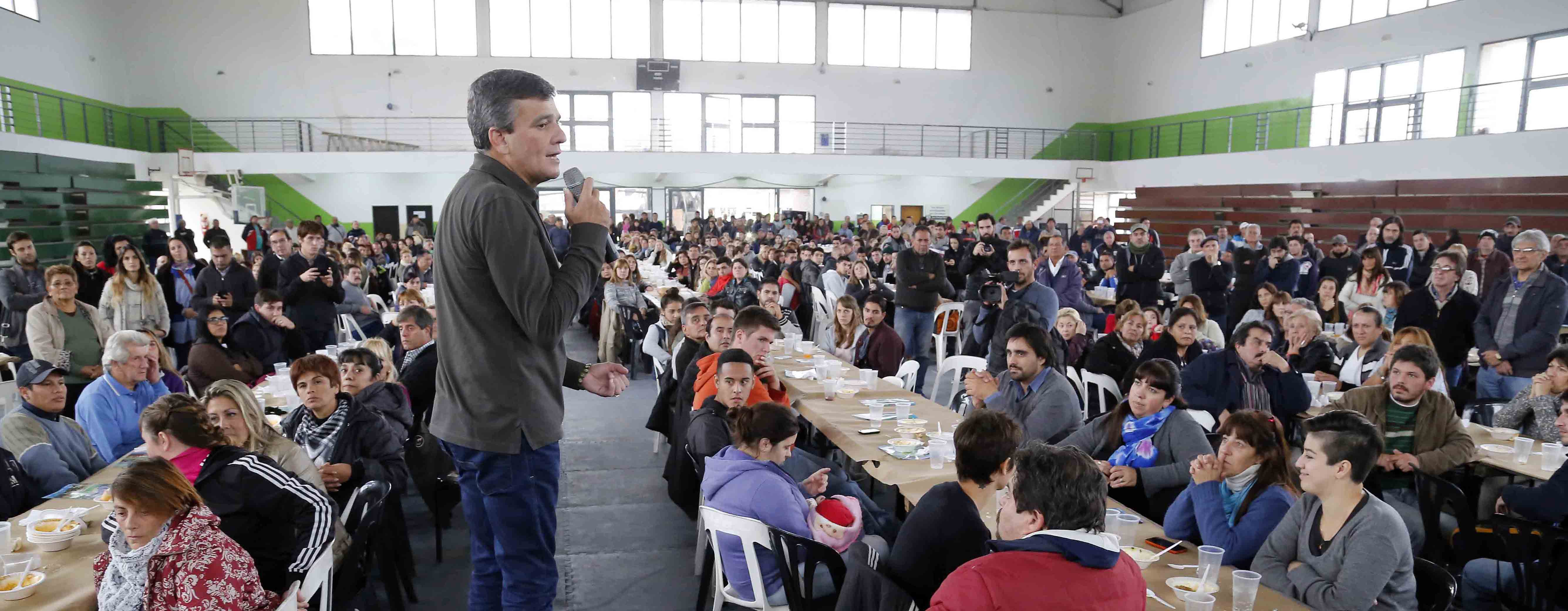 Zabaleta anunció un 30% de aumento para los municipales en los festejos por el Día del Trabajador