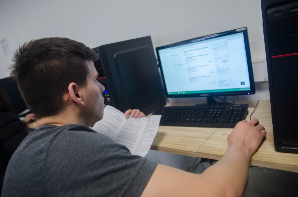 UNAHUR promueve creación de campus virtuales para escuelas de Hurlingham