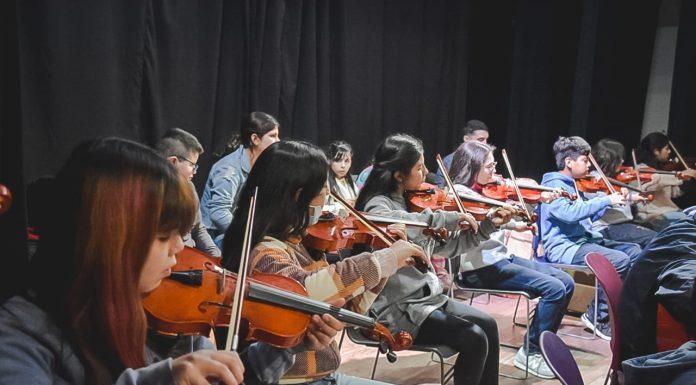 El Estado entregó nuevos instrumentos a la Orquesta folclórica La Esperanza
