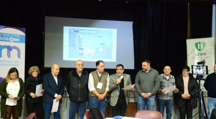 Reconocimiento a comerciantes representativos en su día