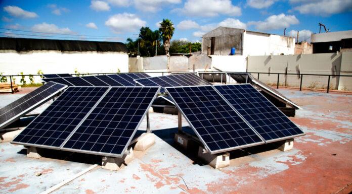 La UNAHUR implementa una planta de generación solar