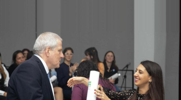 Perczyk entregó títulos a más de 100 nuevos egresados