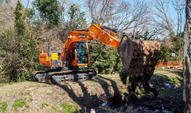 Iniciaron tareas de limpieza y remoción de residuos en la cuenca del Arroyo Morón