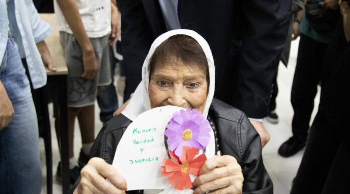 A 50 años del golpe, la UNAHUR realizó un acto conmemorativo junto a Taty Almeida e inauguró la muestra “Imágenes para la memoria”