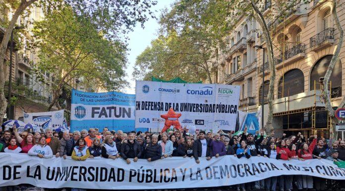 Una multitud colmó las calles en defensa de la Universidad Pública