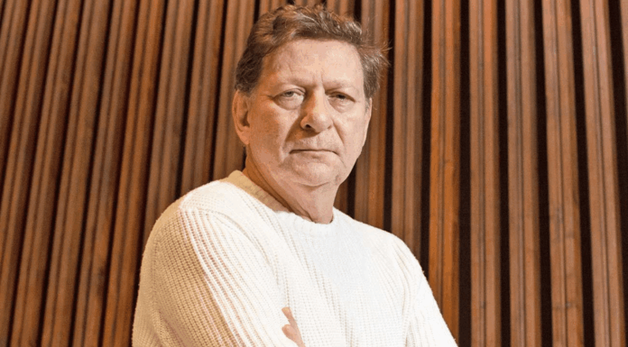 Osmar Núñez llega a La Plata con la aclamada «Bergman y Liv»: una historia de amor, cine y resistencia teatral