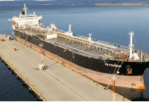 El gobierno abre el puerto a la bandera birtánica mientras el pueblo defiende las Malvinas