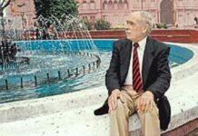 Juan Molina y sus patas en la fuente