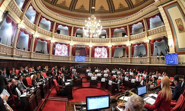 El Senado bonaerense aprobó la Ley Ema para prevenir la violencia digital en las escuelas